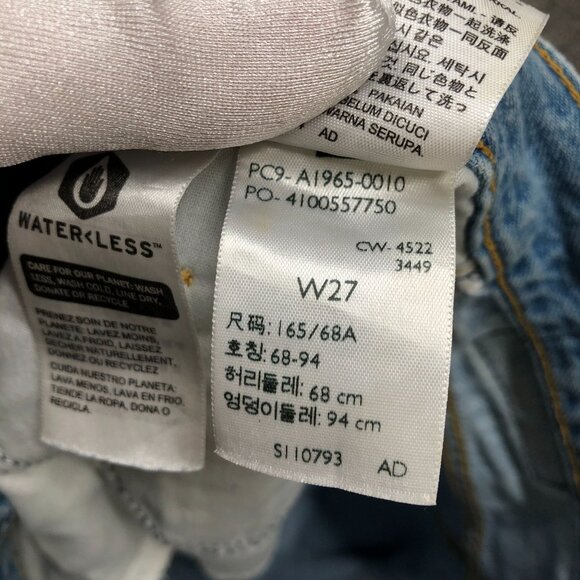 Levi's High Waisted Mom Shorts Womens 27 Light Wash Blue Distressed Cutoff - Picture 13 of 13